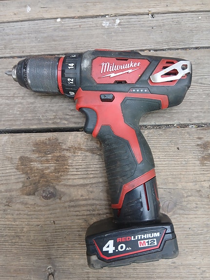 Milwaukee m12 bdd porakone ja akku