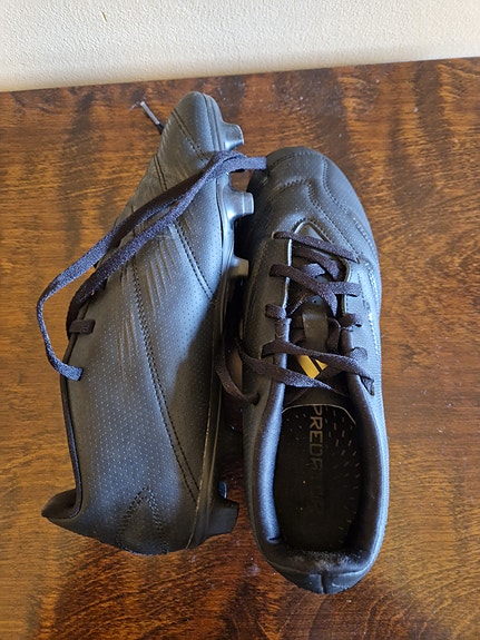 Adidas jalkapallokengät 40