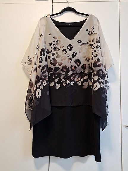 Wallis juhlamekko koko 48