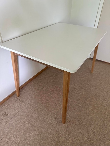 Ruokapöytä 120 x 80 cm – kuin uusi
