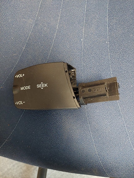 Ford Focus 1.6 -06 Hatchback 2006, radio kaukosäädin viiksi