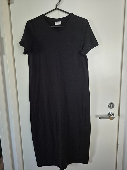 Musta trikoomekko, koko XS, Vero Moda Aware (#3415)