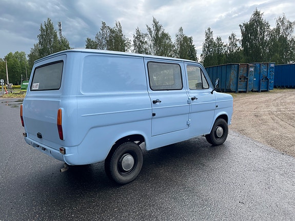 Ostetaan sisälokasuojat vanha Ford Transit