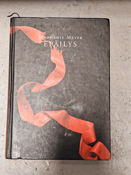 Stephenie Meyer - Epäilys
