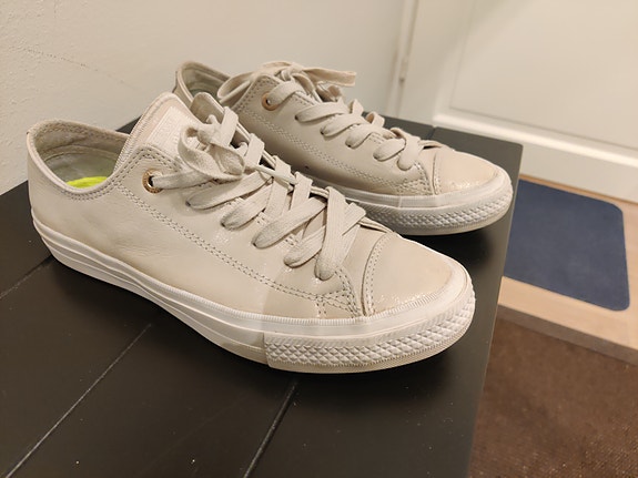 Converse nahkaiset tennarit koko 39 vaaleat