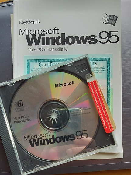 Windows 95 CD + käyttöopas