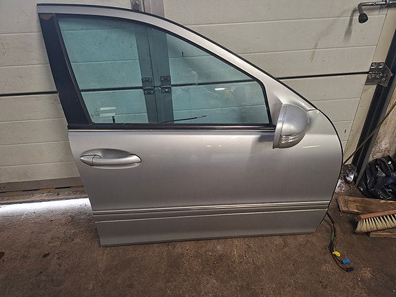 MB C W203 S203 etuovi oikea