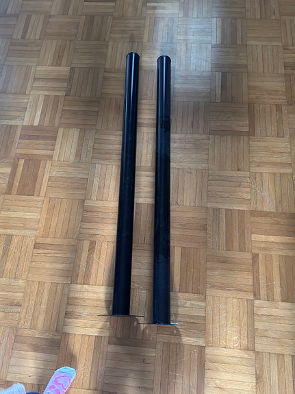 jalat pöytään