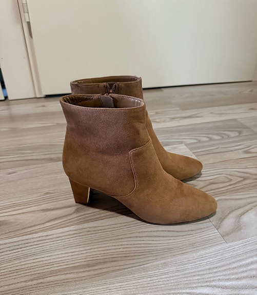 Authentic Charles & Keith suede ankle boots koko 38. Beige saappaat.