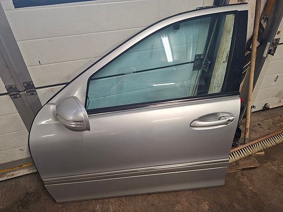 MB C W203 S203 etuovi vasen