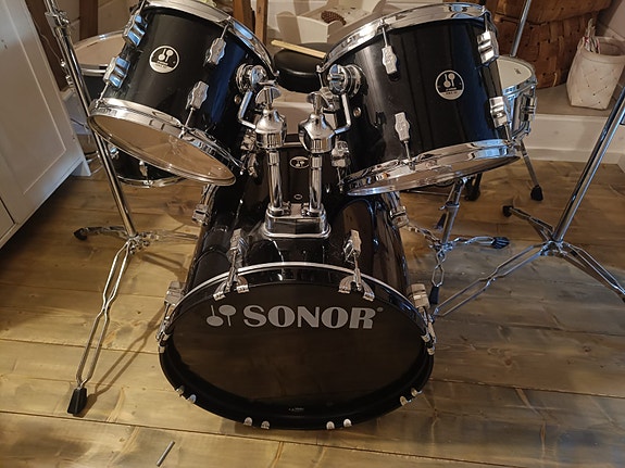 Myydään Sonor rummut