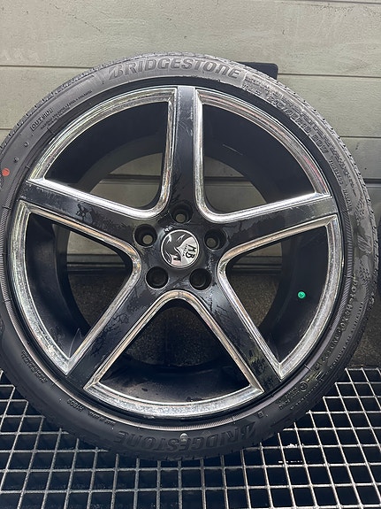 MB Italia 8x18 vanteet ja renkaat