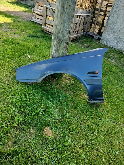 Volvo 460 kuskinpuoleinen etulokasuoja