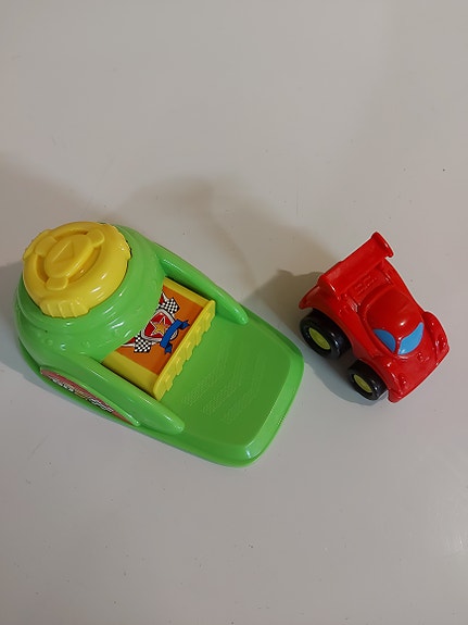 Auto ja laukaisualusta