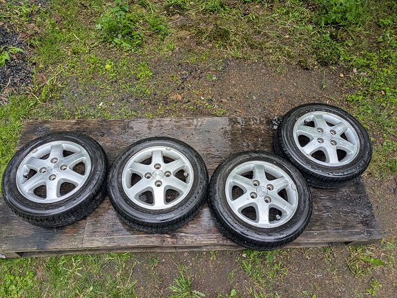 Mopoauton renkaat