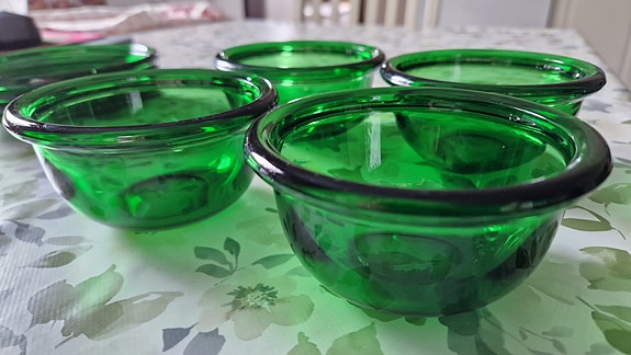 Luna -lautaset ja -jälkiruokakulhot