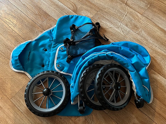 Brio nukenrattaiden kankaat ja kolme rengasta