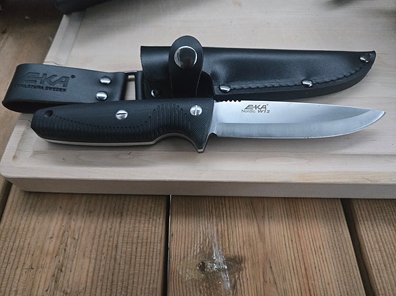 Myydään EKA W12 puukko