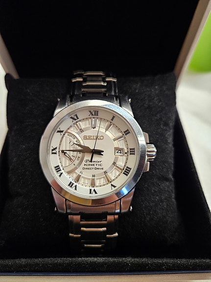 Seiko kinesteettinen miesten rannekello teräsrannekkeella