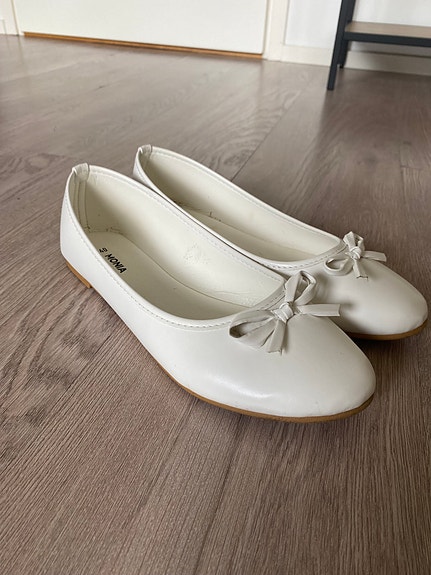 Valkoiset ballerinat: Monia kokoa 40