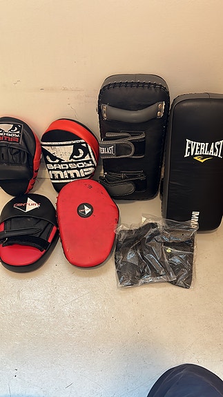 Everlast ja Bad Boy nyrkkeily- ja potkutyynyt
