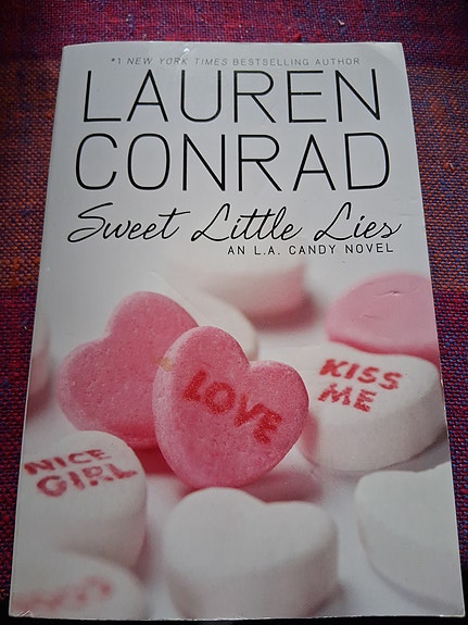 Lauren Conrad Sweet Little Lies pokkari