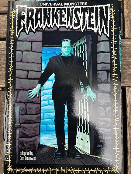 Klassikko monster -sarjikset Dark Horselta: Frankenstein, Dracula, Creature...