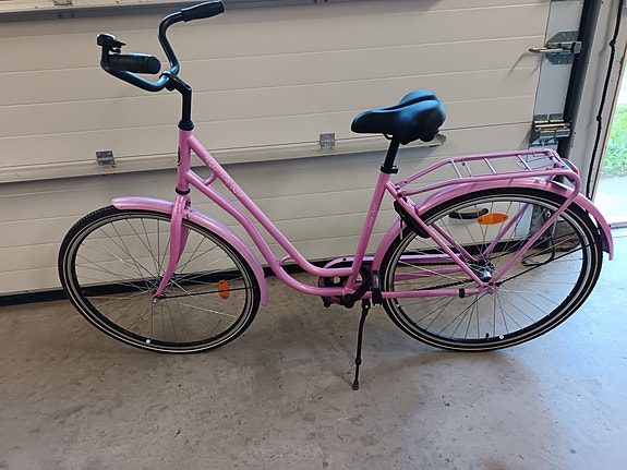 Pinkki polkupyörä