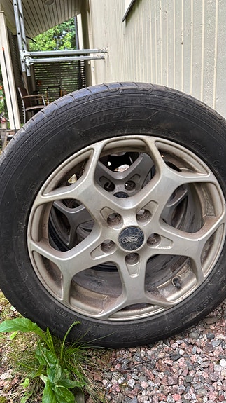 Ford Mondeon alkuperäiset alumiinivanteet kesärenkailla
