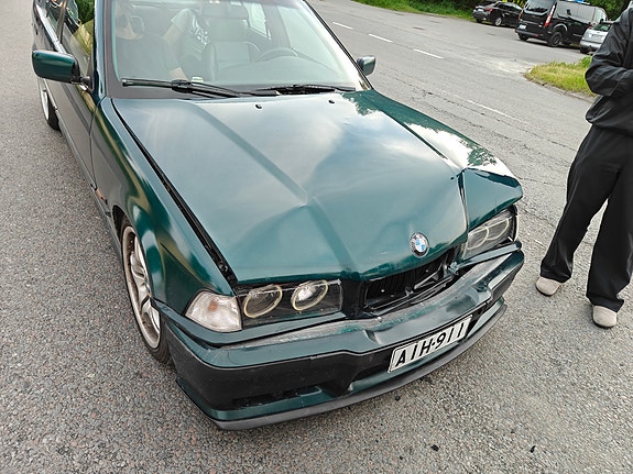 ostetaan bmw e36 keulan osia