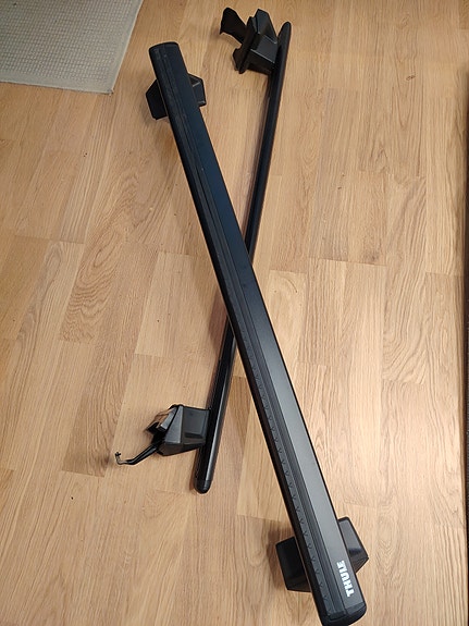 Thule WingBar evo clamp kattotelineet musta Ford Focus mk4 hatchback