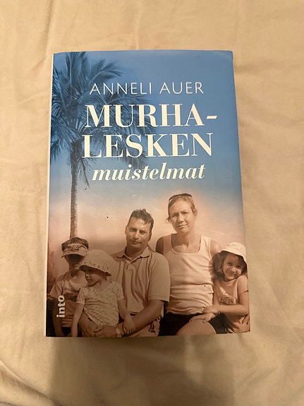 Anneli Auer Murhalesken muistelmat kirja