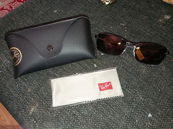 Vaatteita koristeita ja uudet Ray ban aurinko lasit