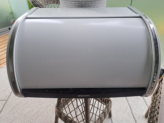 Brabantia valkoinen Roll-Top leipälaatikko