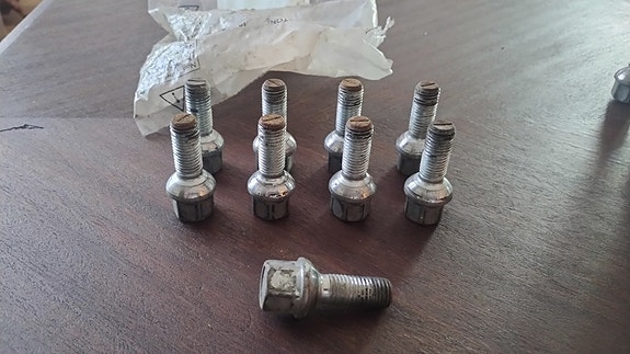 Mb alumiinivanteiden pultit, 9 kpl