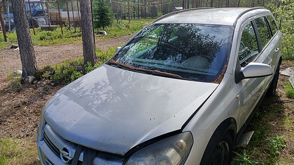 Opel astra 1,6 vm 2005 hopeanvärinen varaosiksi