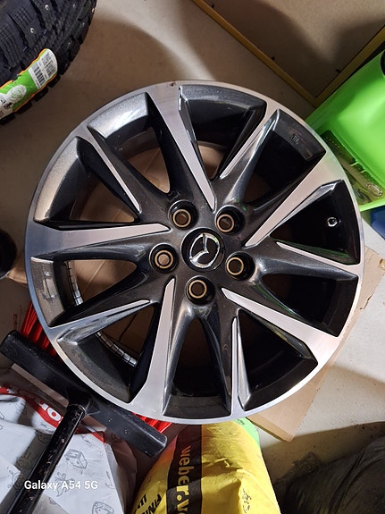 Mazdan uudet alut 7x17" PCD 5 x 114,3 mm ET 45