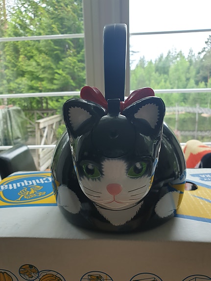 Viheltävä tee pannu