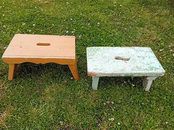 Vanha puinen jakkara