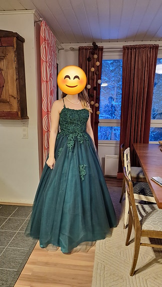 Vihreä juhlamekko, vanhojentanssimekko 42
