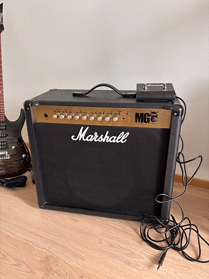 kitaravahvistin Marshall MGFX100
