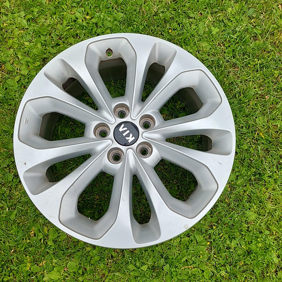 Kia alumiinivanne 18" 5-pultti hopea