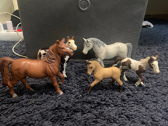 Schleich hevosia ja maatilan eläimiä