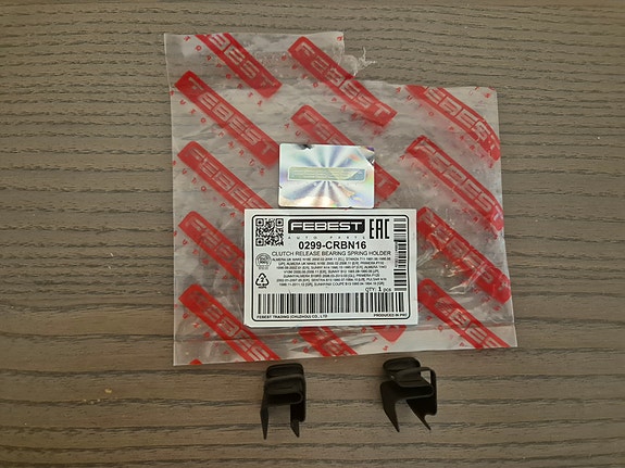 Almera N16 kytkimen painelaakerin kiinnikkeet (30506-M8002) - UUDET