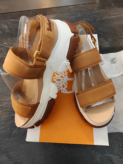 Uudet Timberland sandaalit