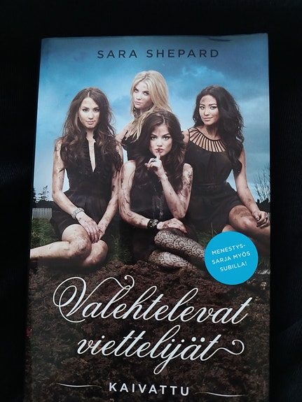 Sara Shepard: Valehtelevat viettelijät -kirja