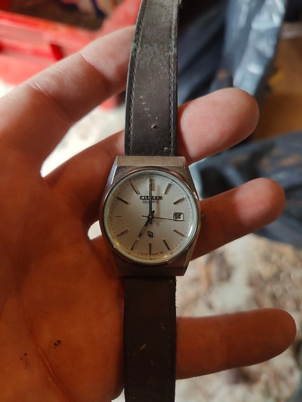 Citizen Quartz miesten rannekello nahkarannekkeella