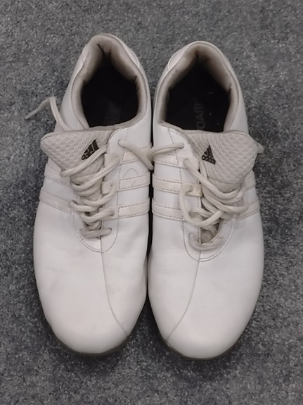 Adidaksen golfkengät