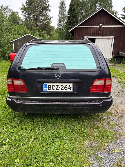 Mercedes-Benz s210
