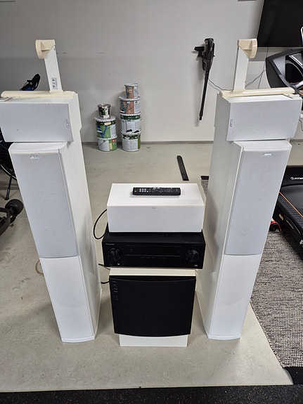 Jamo kaiuttimet, subwoofer ja pioneer vahvistin